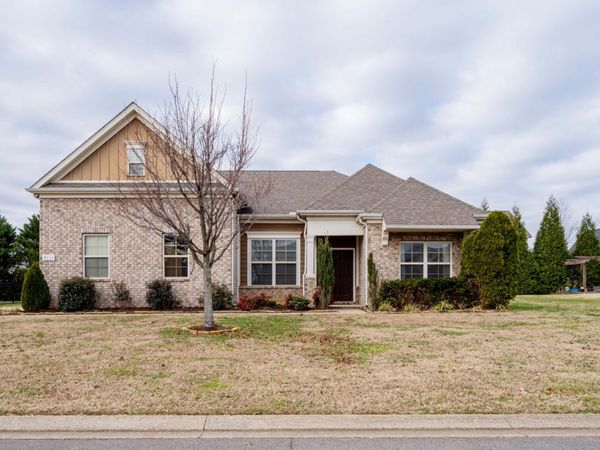 5111 General Eisenhower Dr, Murfreesboro, TN 37129