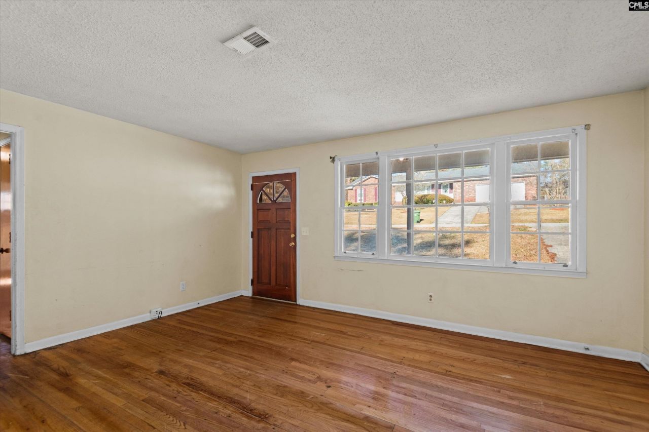 520 Newburgh Drive Photo 4