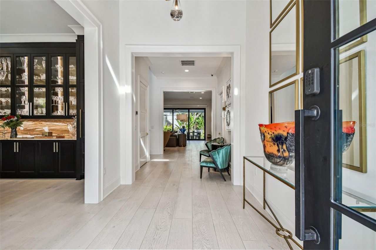 2915 W Harbor View Avenue, Tampa, FL 33611 Photo