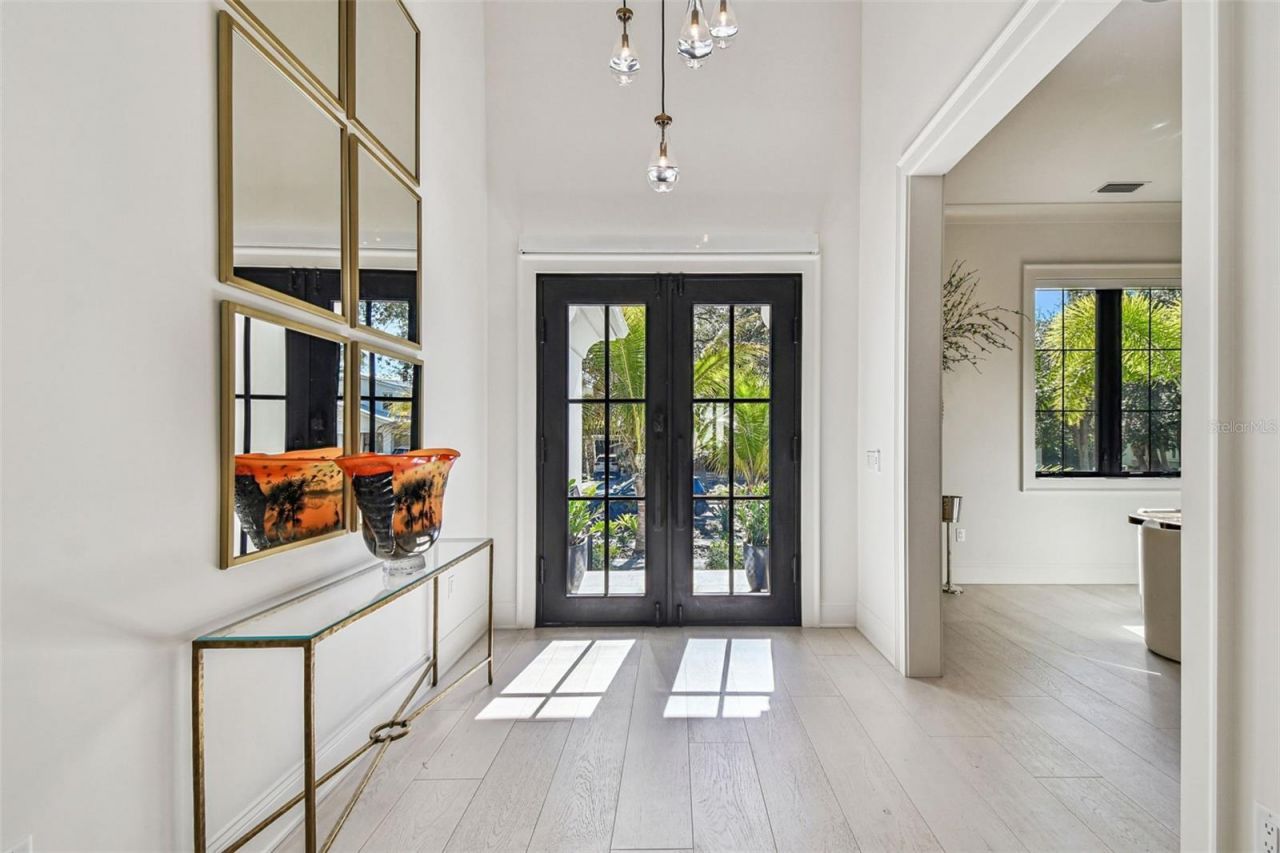 2915 W Harbor View Avenue, Tampa, FL 33611 Photo