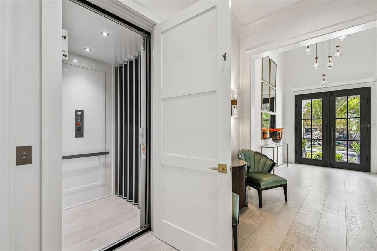 2915 W Harbor View Avenue, Tampa, FL 33611 Photo