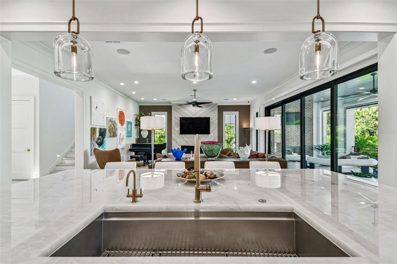 2915 W Harbor View Avenue, Tampa, FL 33611 Photo