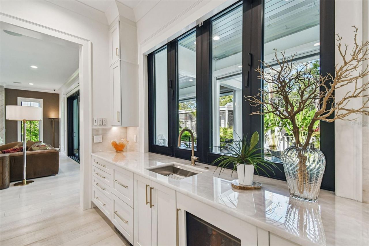 2915 W Harbor View Avenue, Tampa, FL 33611 Photo