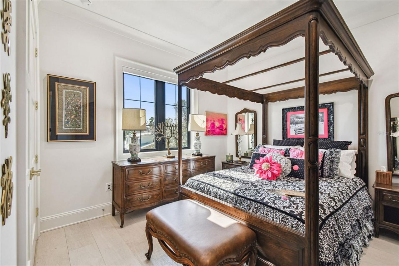 2915 W Harbor View Avenue, Tampa, FL 33611 Photo