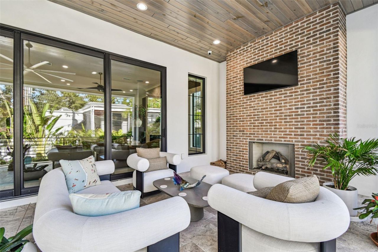 2915 W Harbor View Avenue, Tampa, FL 33611 Photo