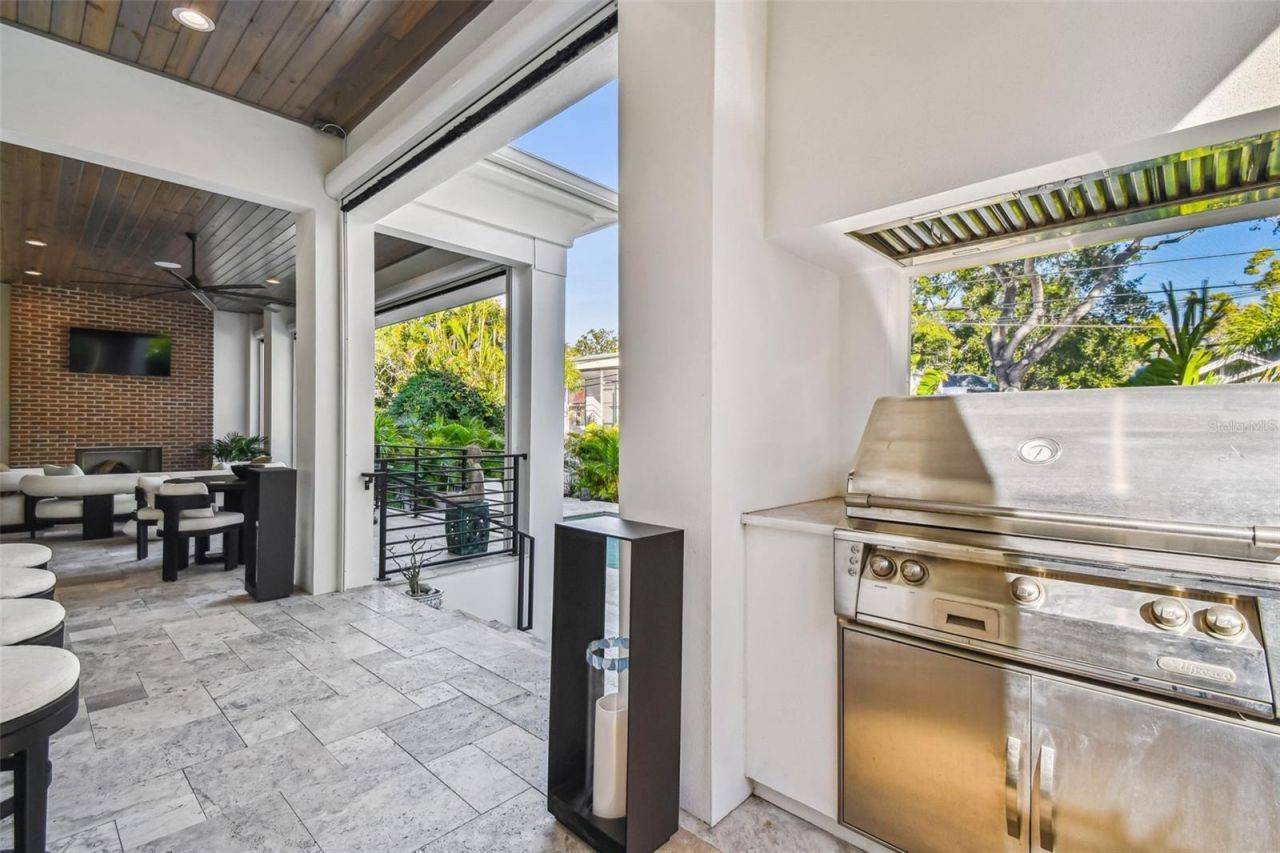 2915 W Harbor View Avenue, Tampa, FL 33611 Photo