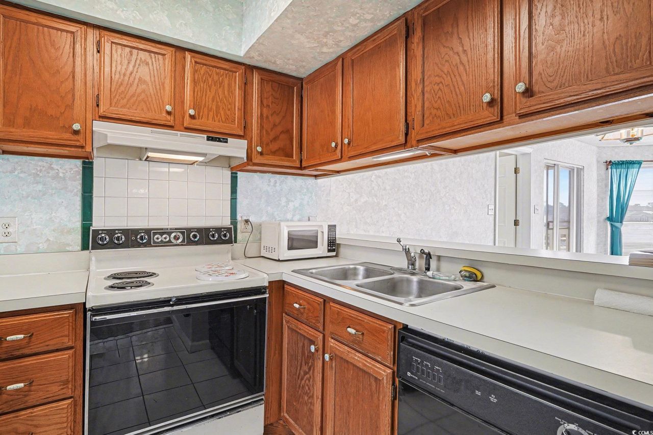 4560 Greenbriar Ln. Photo 7