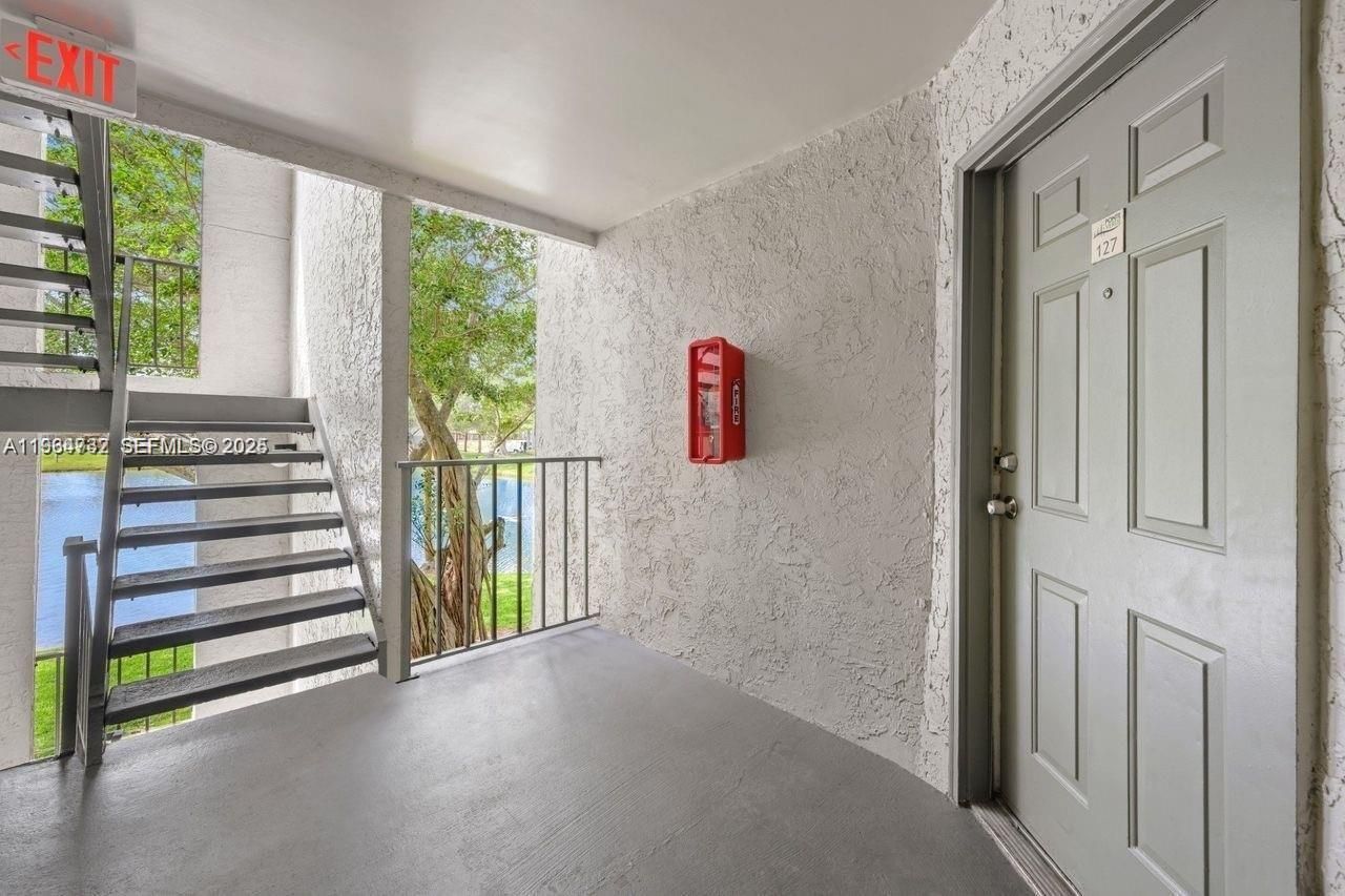 1401 Village Blvd, Unit 127, West Palm Beach, FL 33409 Photo