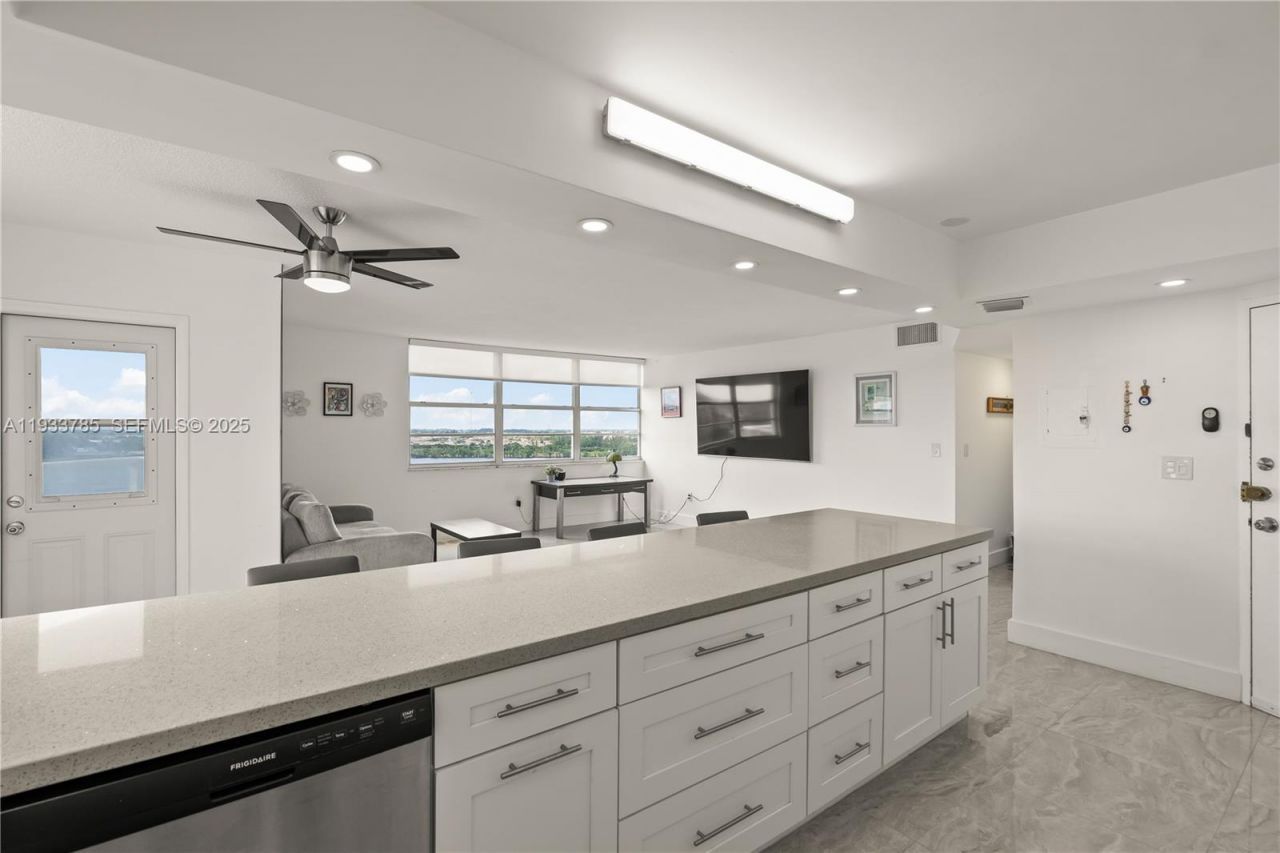 1301 NE Miami Gardens Dr, Unit 1226W, Miami, FL 33179 Photo