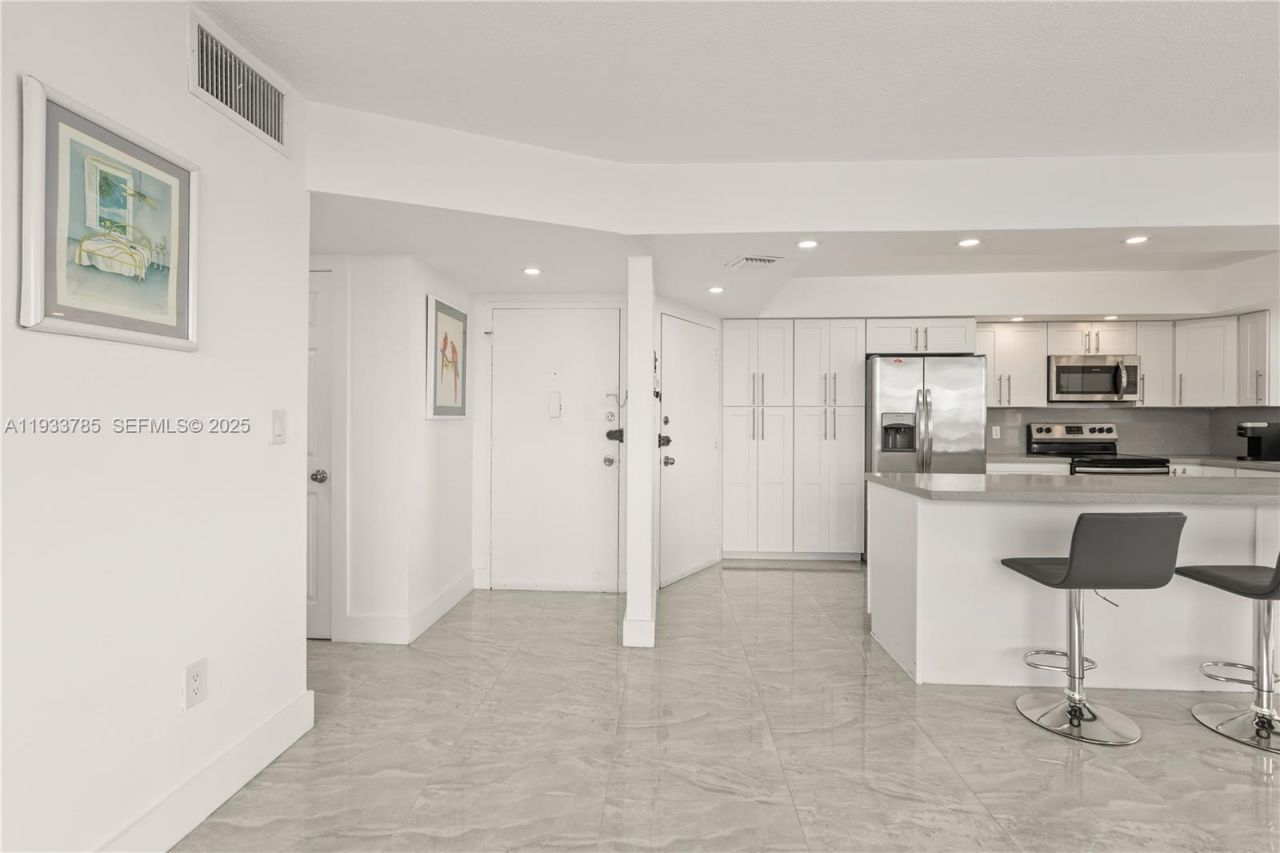 1301 NE Miami Gardens Dr, Unit 1226W, Miami, FL 33179 Photo