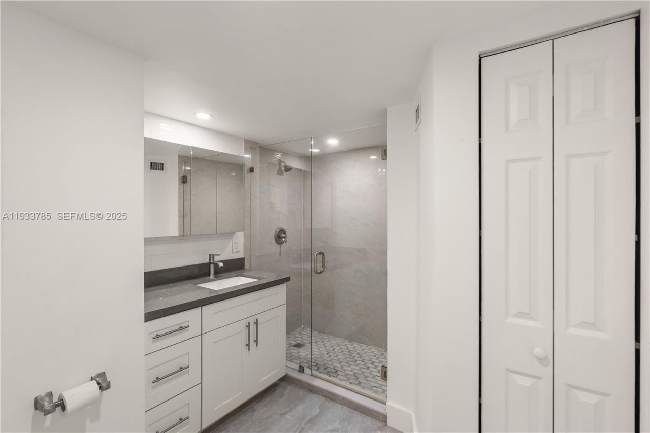 1301 NE Miami Gardens Dr, Unit 1226W, Miami, FL 33179 Photo