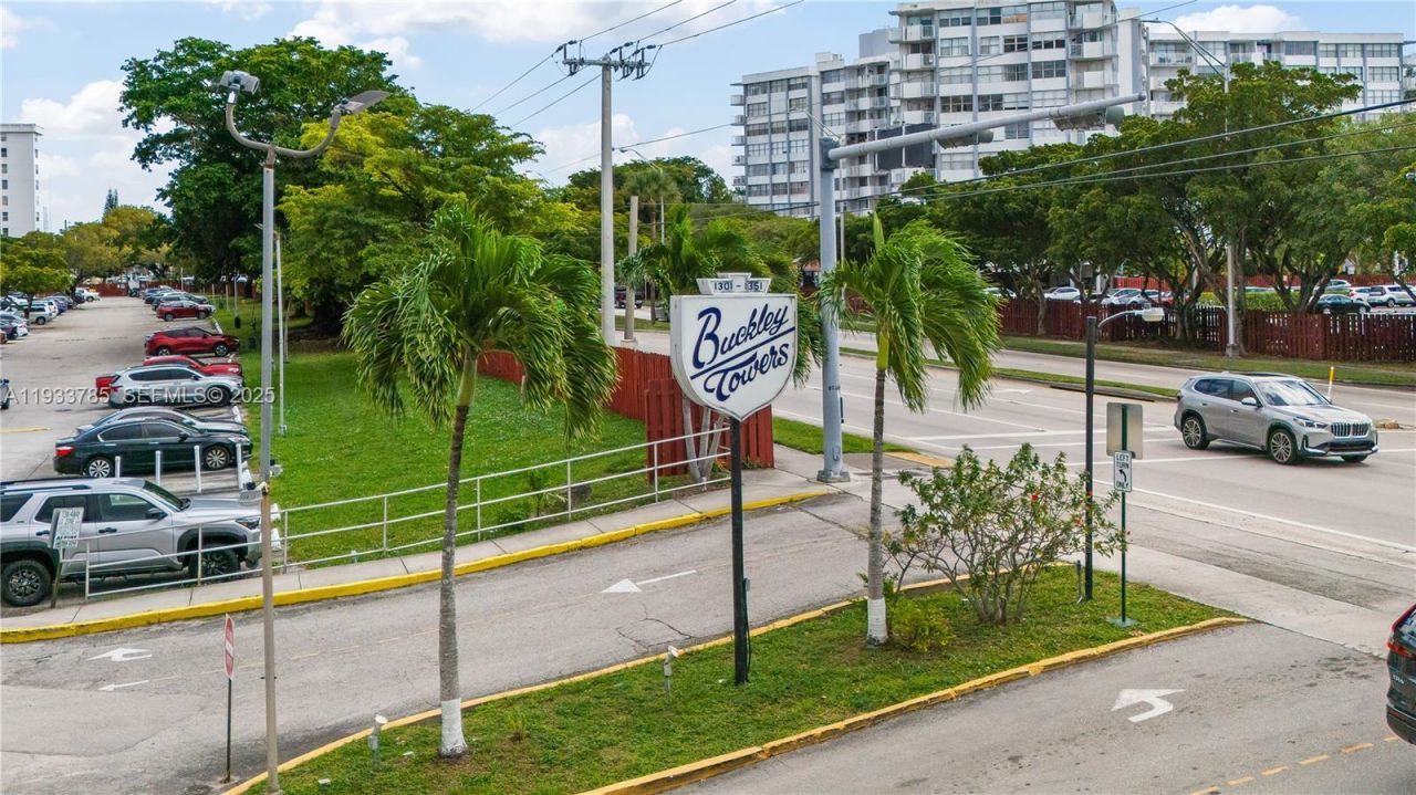 1301 NE Miami Gardens Dr, Unit 1226W, Miami, FL 33179 Photo