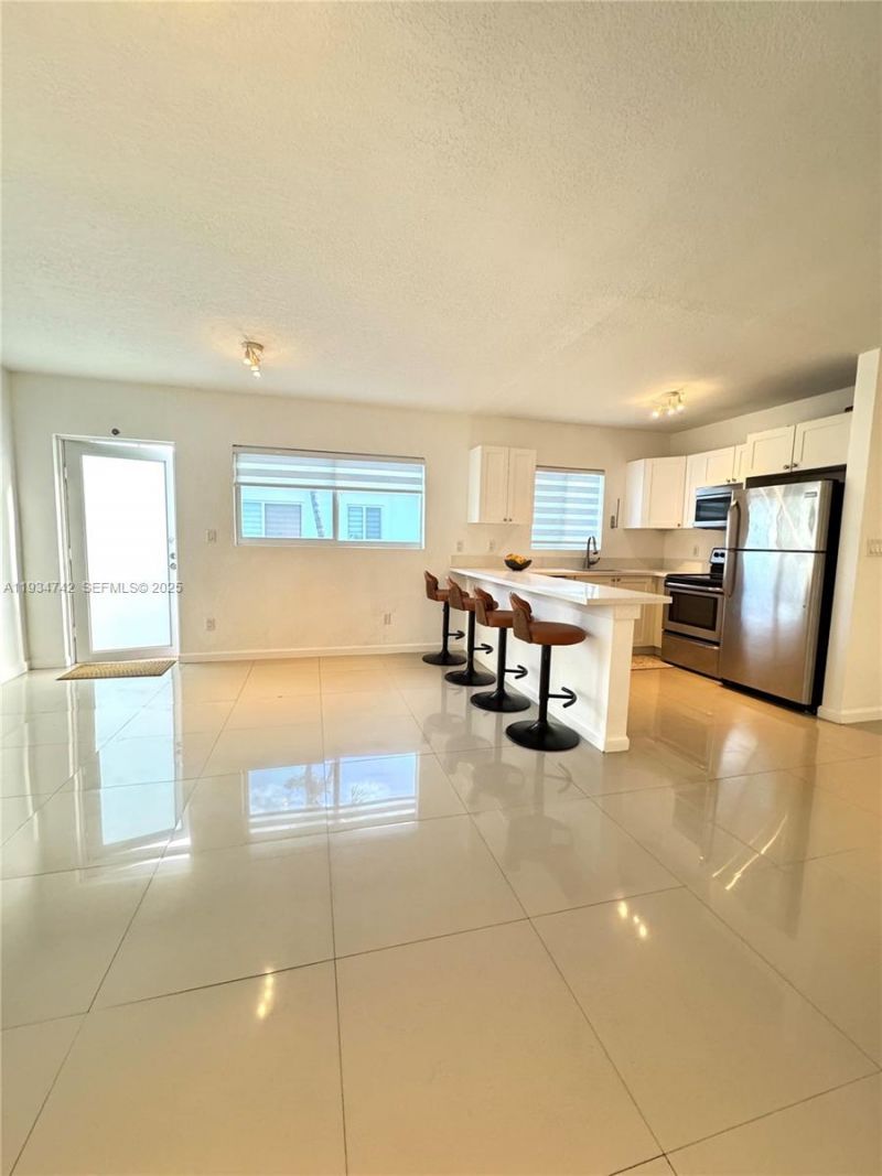 8035 Crespi Blvd , Unit 13, Miami Beach, FL 33141 Photo
