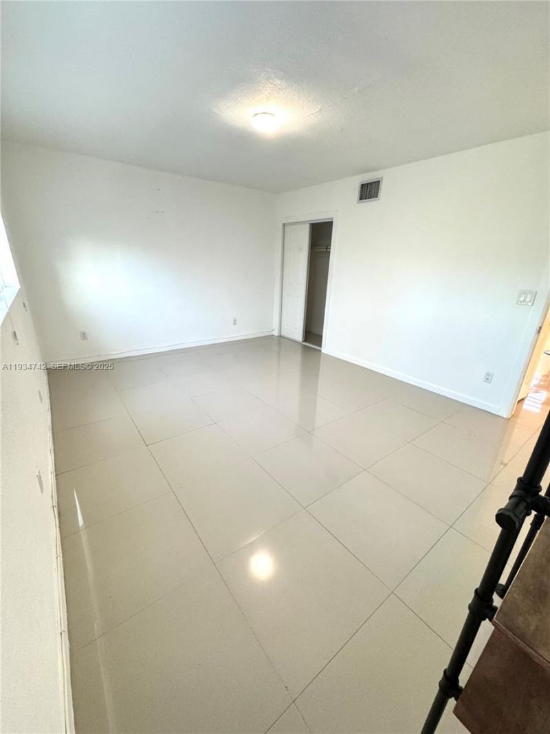 8035 Crespi Blvd , Unit 13, Miami Beach, FL 33141 Photo