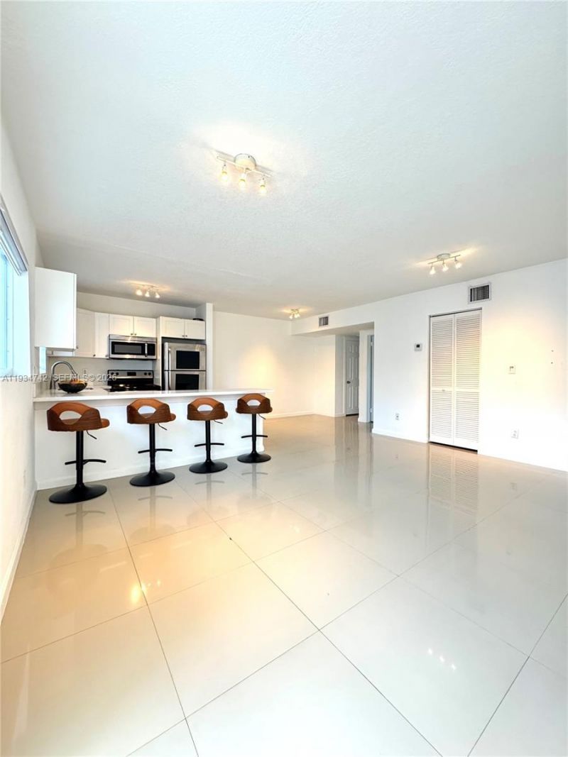 8035 Crespi Blvd , Unit 13, Miami Beach, FL 33141 Photo