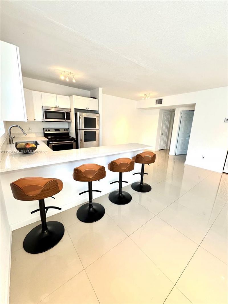 8035 Crespi Blvd , Unit 13, Miami Beach, FL 33141 Photo