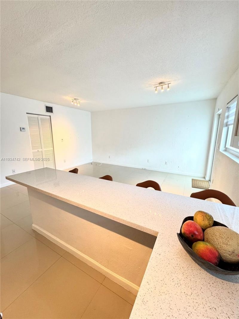 8035 Crespi Blvd , Unit 13, Miami Beach, FL 33141 Photo