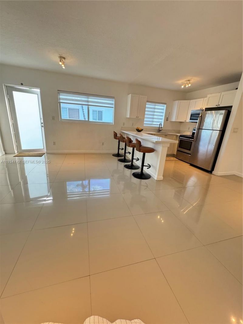 8035 Crespi Blvd , Unit 13, Miami Beach, FL 33141 Photo