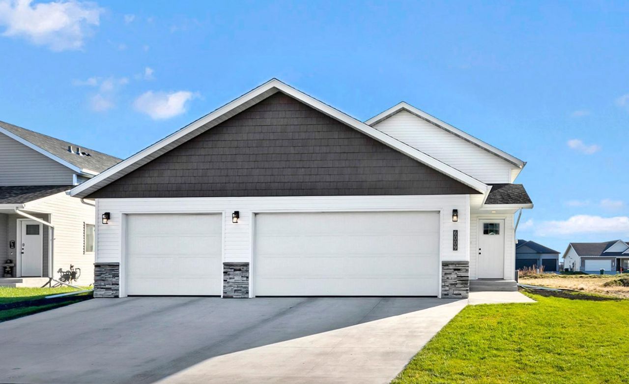 6009 80th Avenue S, Horace, ND 58047 Main Photo