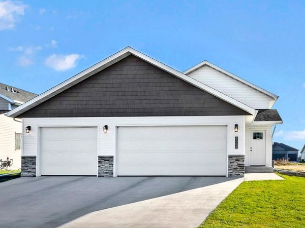 6009 80th Avenue S, Horace, ND 58047