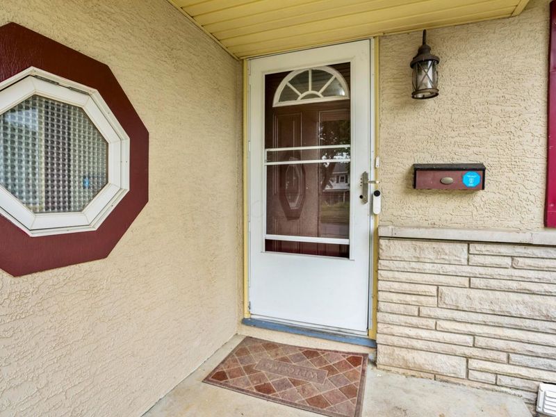 5733 Satinwood Drive, Columbus, OH 43229 Photo 2