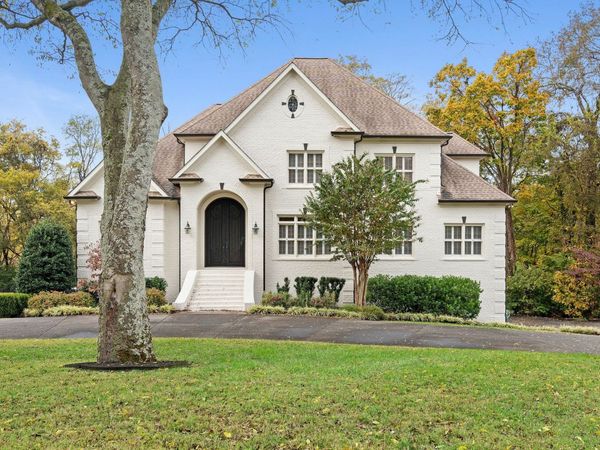 828 Woodburn Dr, Brentwood, TN 37027