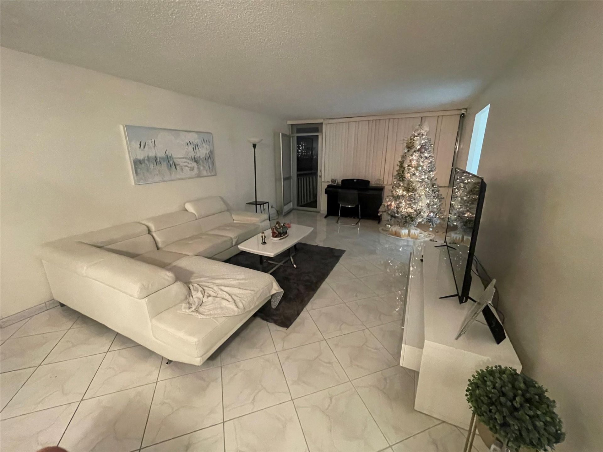 251 174th St, Unit 220, Sunny Isles Beach, FL 33160 Photo