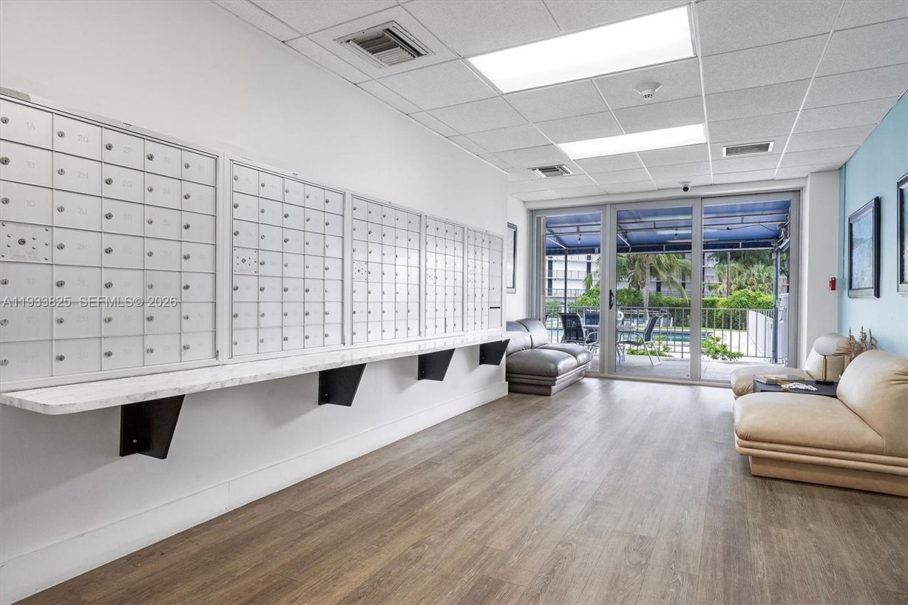 880 NE 69th St, Unit 2K, Miami, FL 33138 Photo