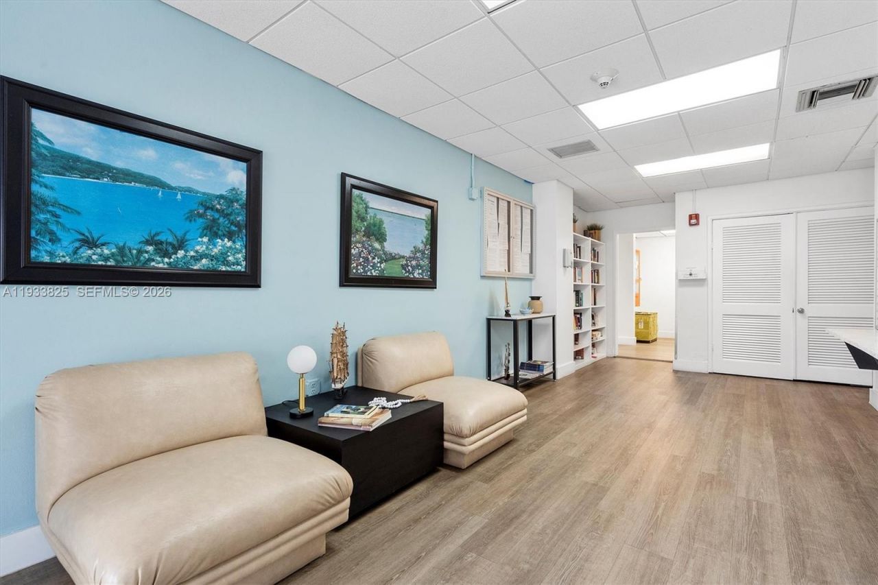 880 NE 69th St, Unit 2K, Miami, FL 33138 Photo