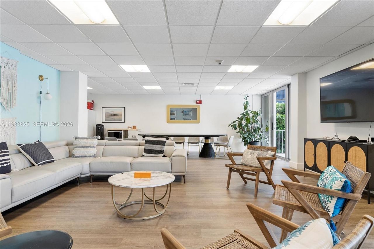 880 NE 69th St, Unit 2K, Miami, FL 33138 Photo