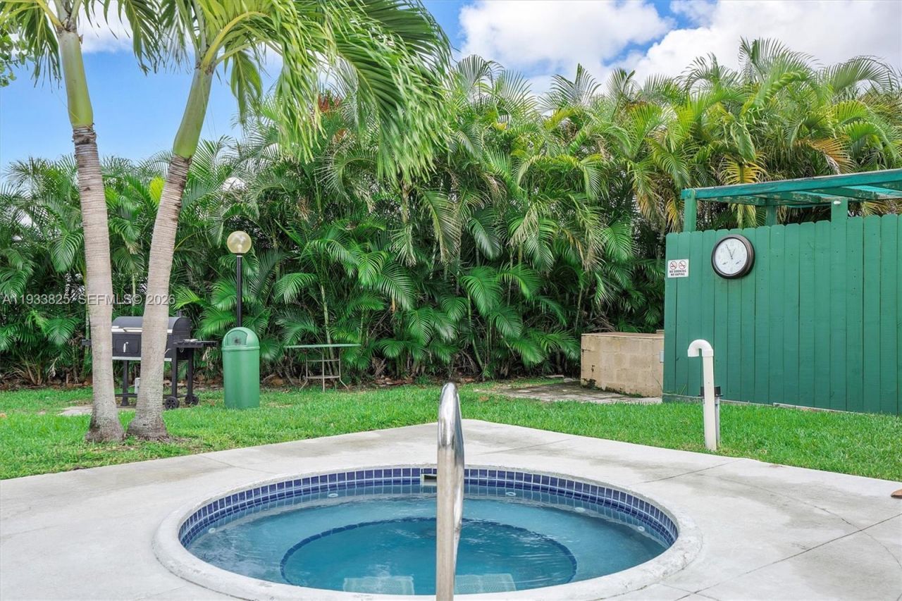 880 NE 69th St, Unit 2K, Miami, FL 33138 Photo