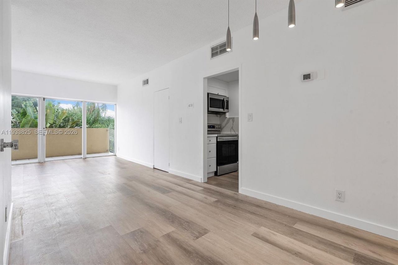 880 NE 69th St, Unit 2K, Miami, FL 33138 Photo
