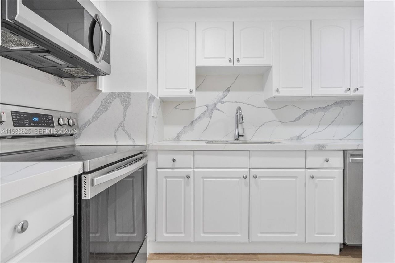 880 NE 69th St, Unit 2K, Miami, FL 33138 Photo