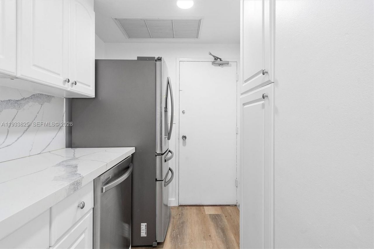 880 NE 69th St, Unit 2K, Miami, FL 33138 Photo