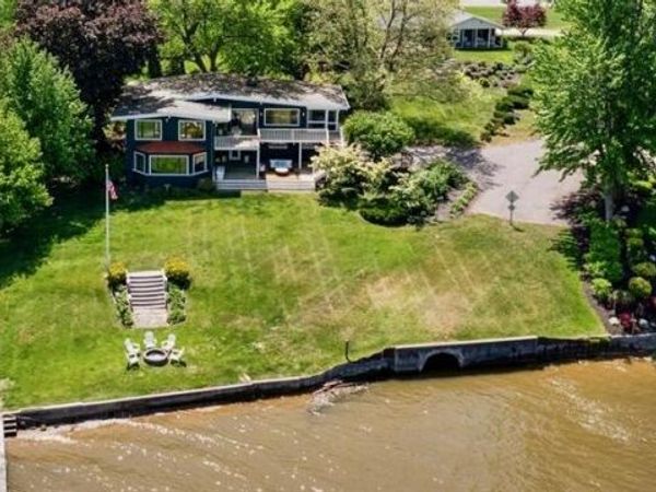 437 Graafschap Road, Holland, MI 49423