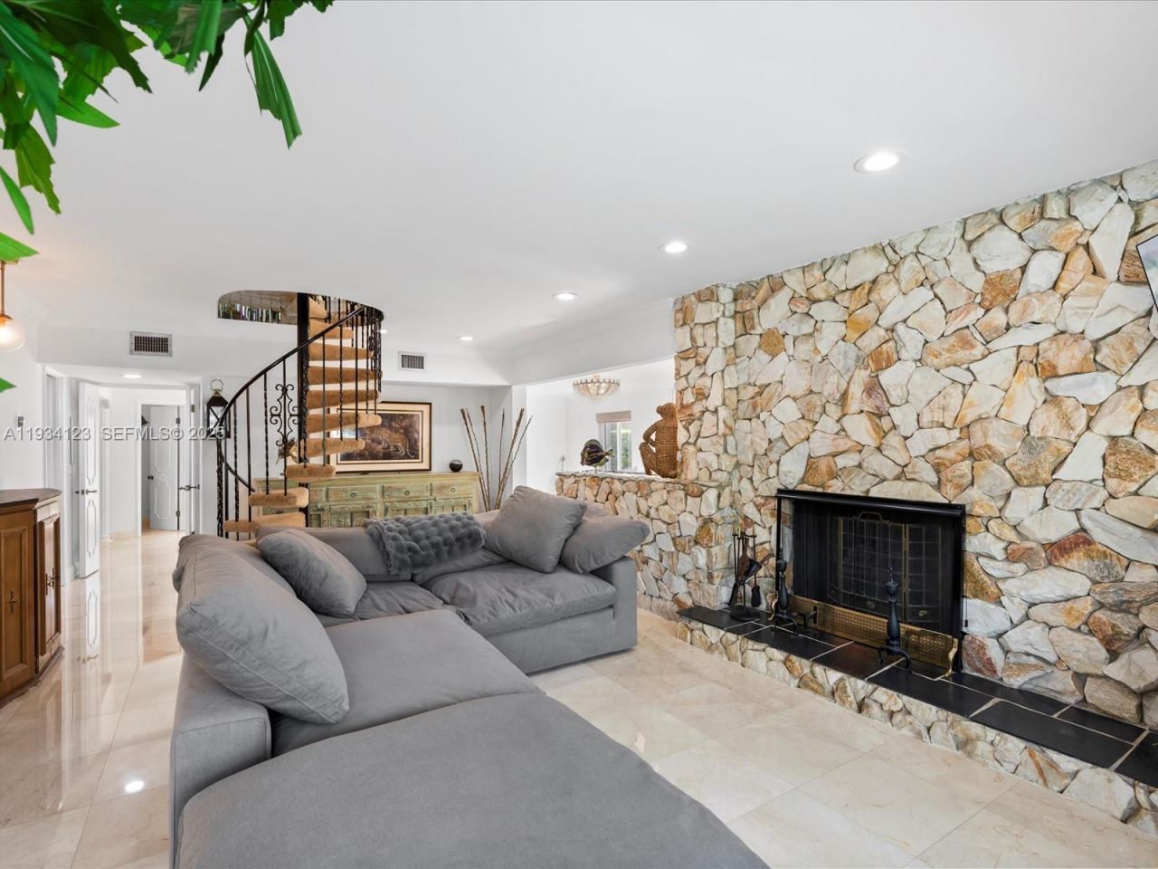 624 Palm Dr, Hallandale Beach, FL 33009 Photo