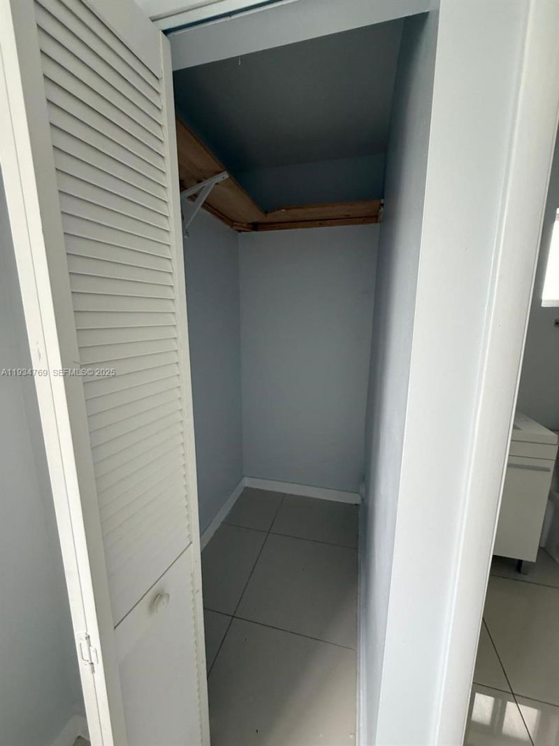 2121 NW 72nd, Unit 2121, Miami, FL 33147 Photo