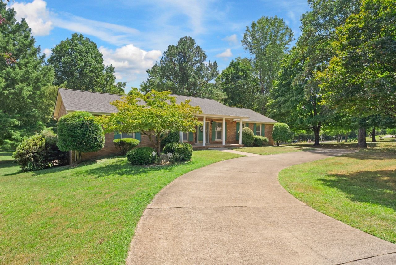 405 Kimberly Dr, Clarksville, TN 37043 Main Photo