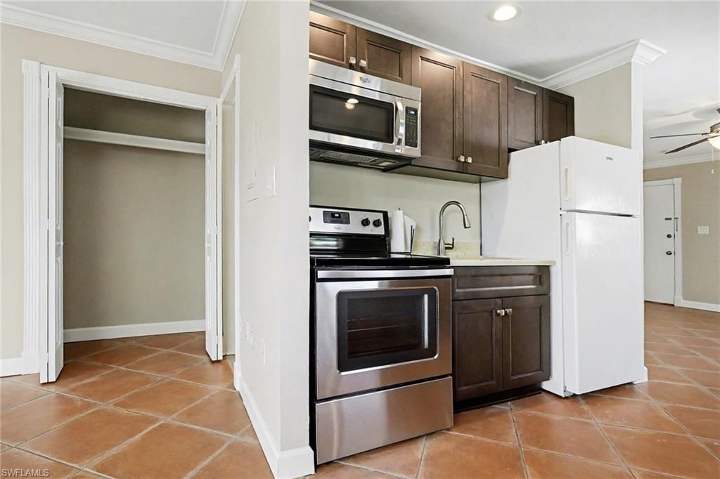 8127 Country Rd, Unit 205, Fort Myers, FL 33919 Photo