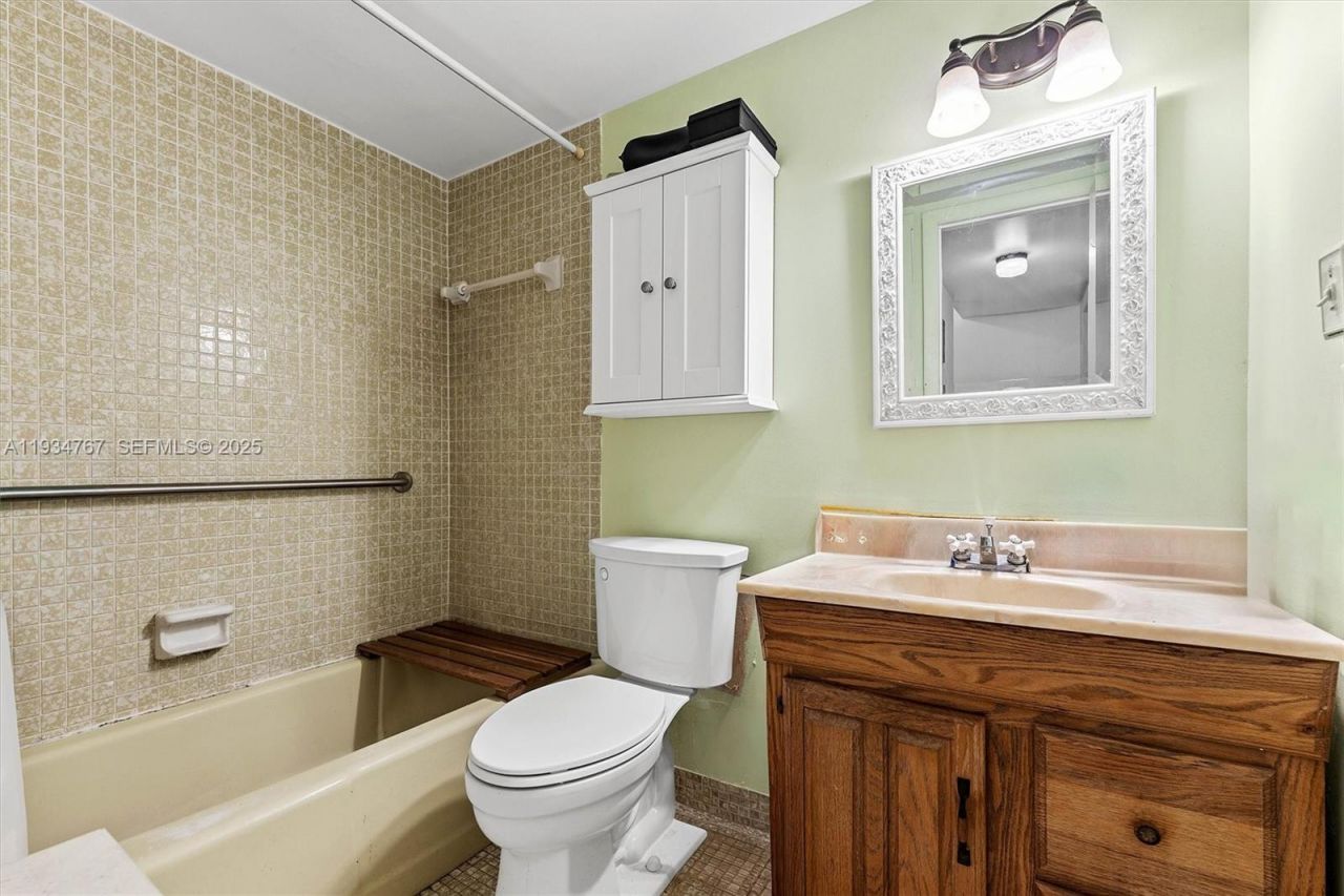 620 Tennis Club Dr, Unit 110, Fort Lauderdale, FL 33311 Photo