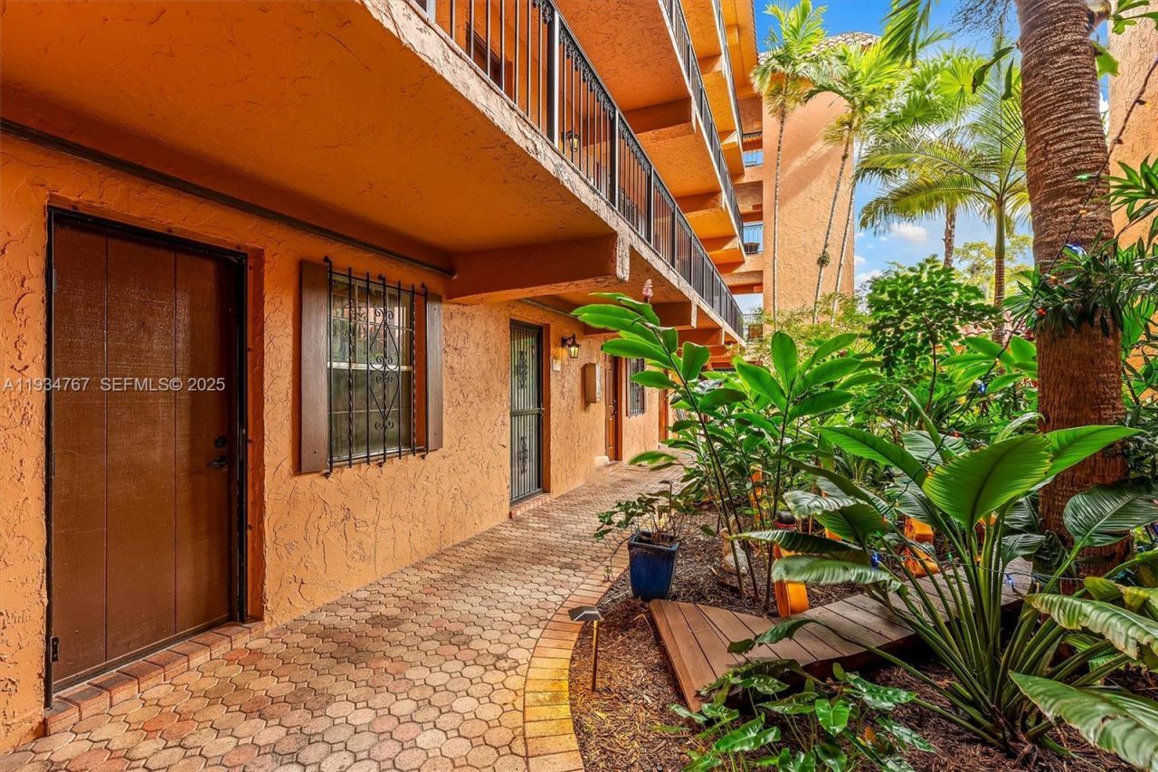 620 Tennis Club Dr, Unit 110, Fort Lauderdale, FL 33311 Photo