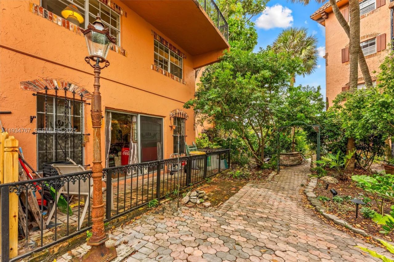 620 Tennis Club Dr, Unit 110, Fort Lauderdale, FL 33311 Photo