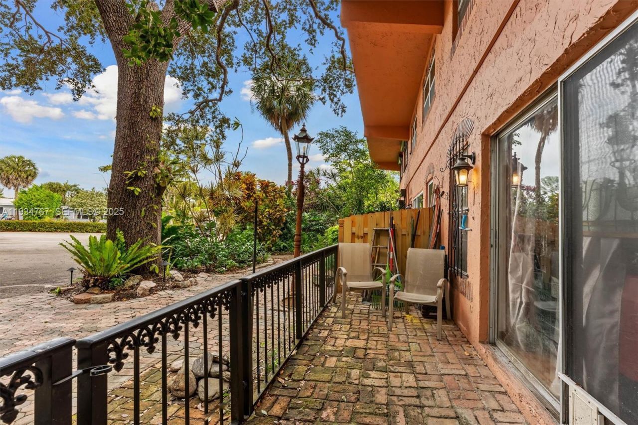 620 Tennis Club Dr, Unit 110, Fort Lauderdale, FL 33311 Photo