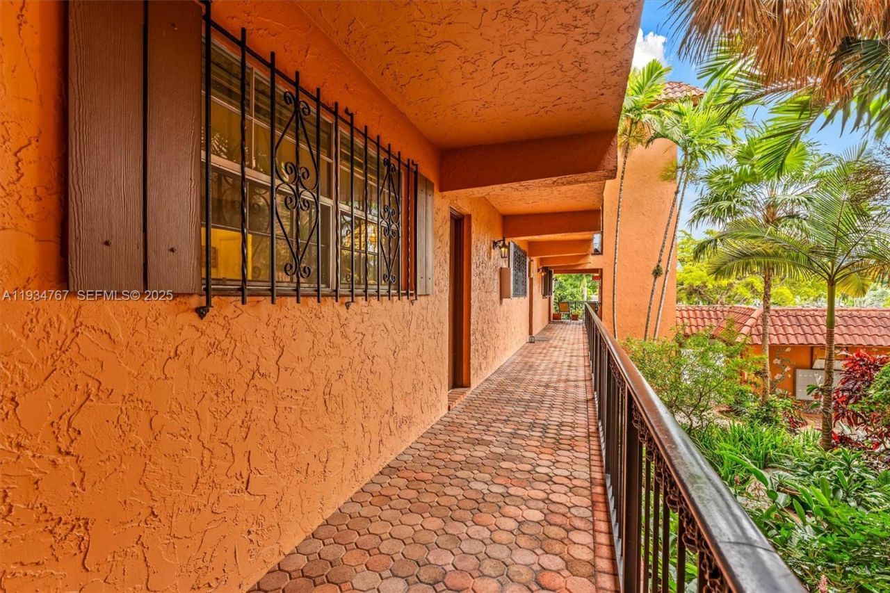 620 Tennis Club Dr, Unit 110, Fort Lauderdale, FL 33311 Photo