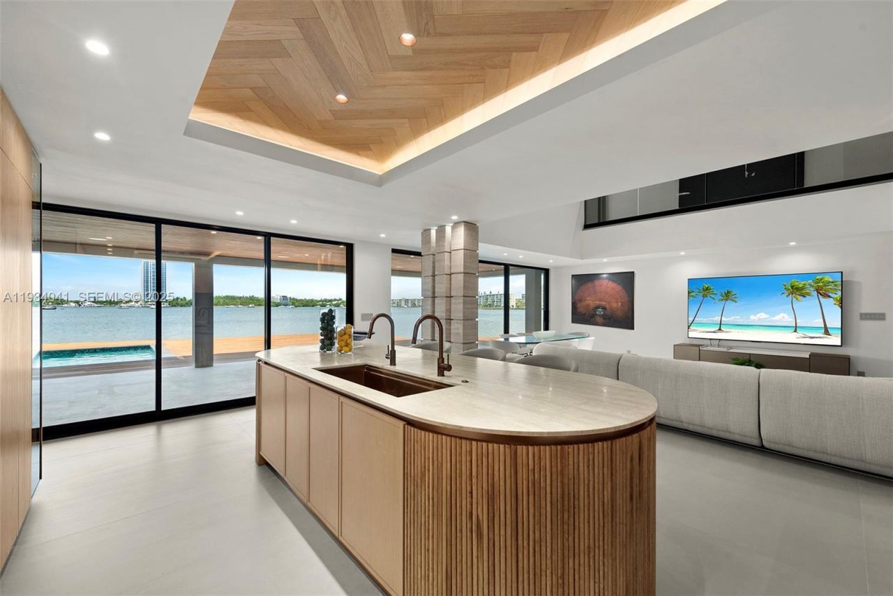 3209 NE 169th St, North Miami Beach, FL 33160 Photo