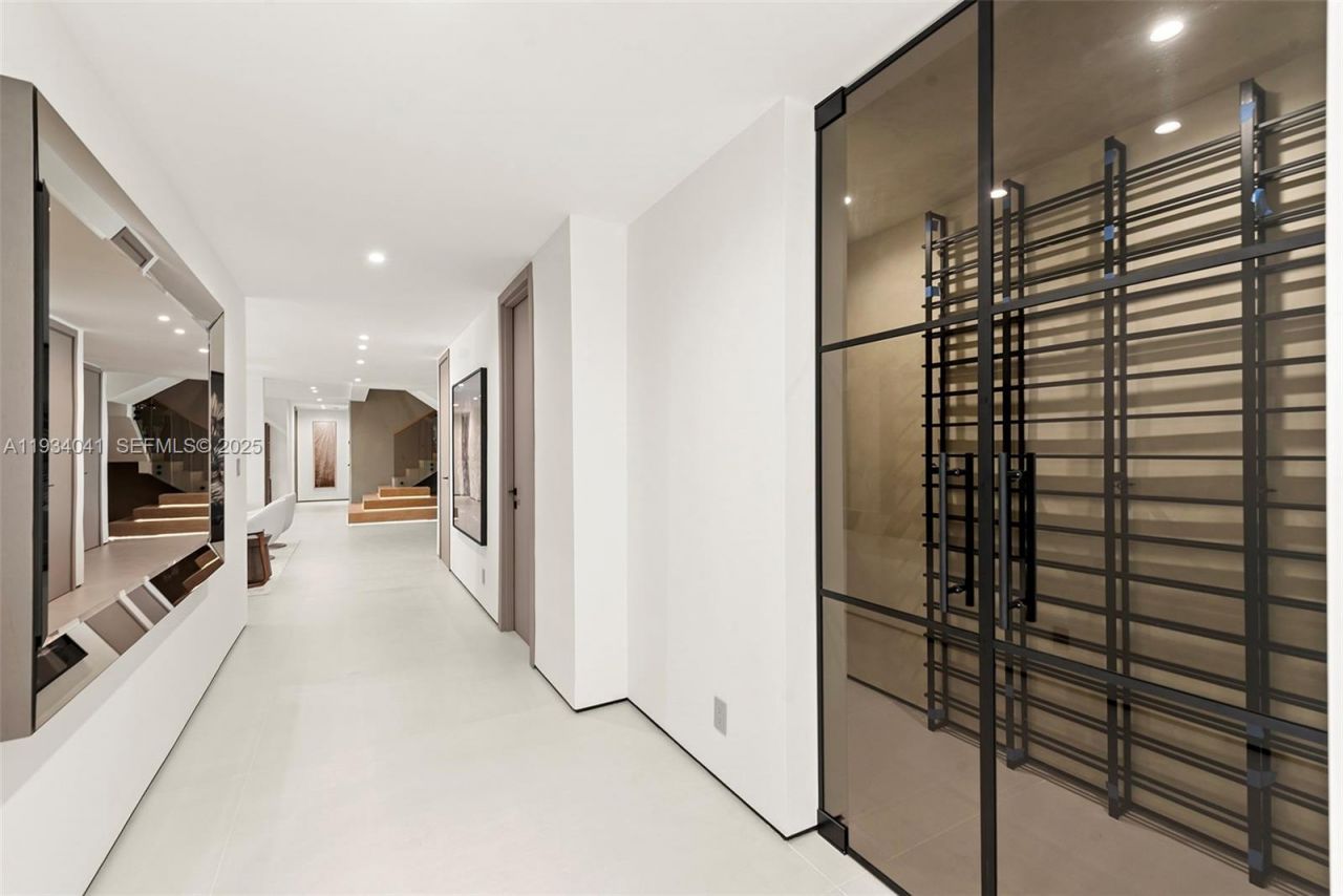 3209 NE 169th St, North Miami Beach, FL 33160 Photo