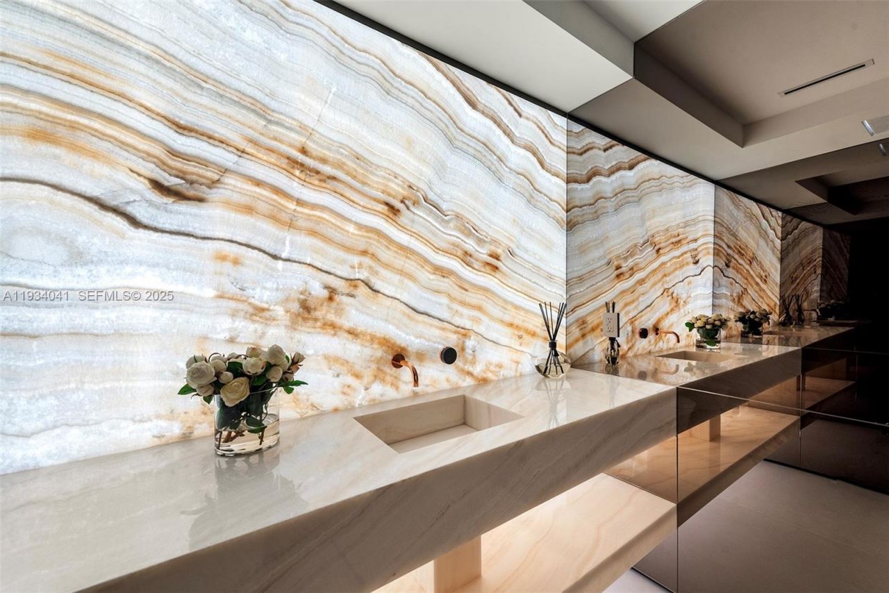 3209 NE 169th St, North Miami Beach, FL 33160 Photo