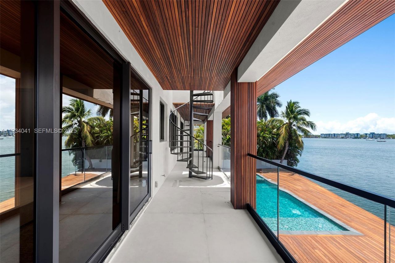 3209 NE 169th St, North Miami Beach, FL 33160 Photo