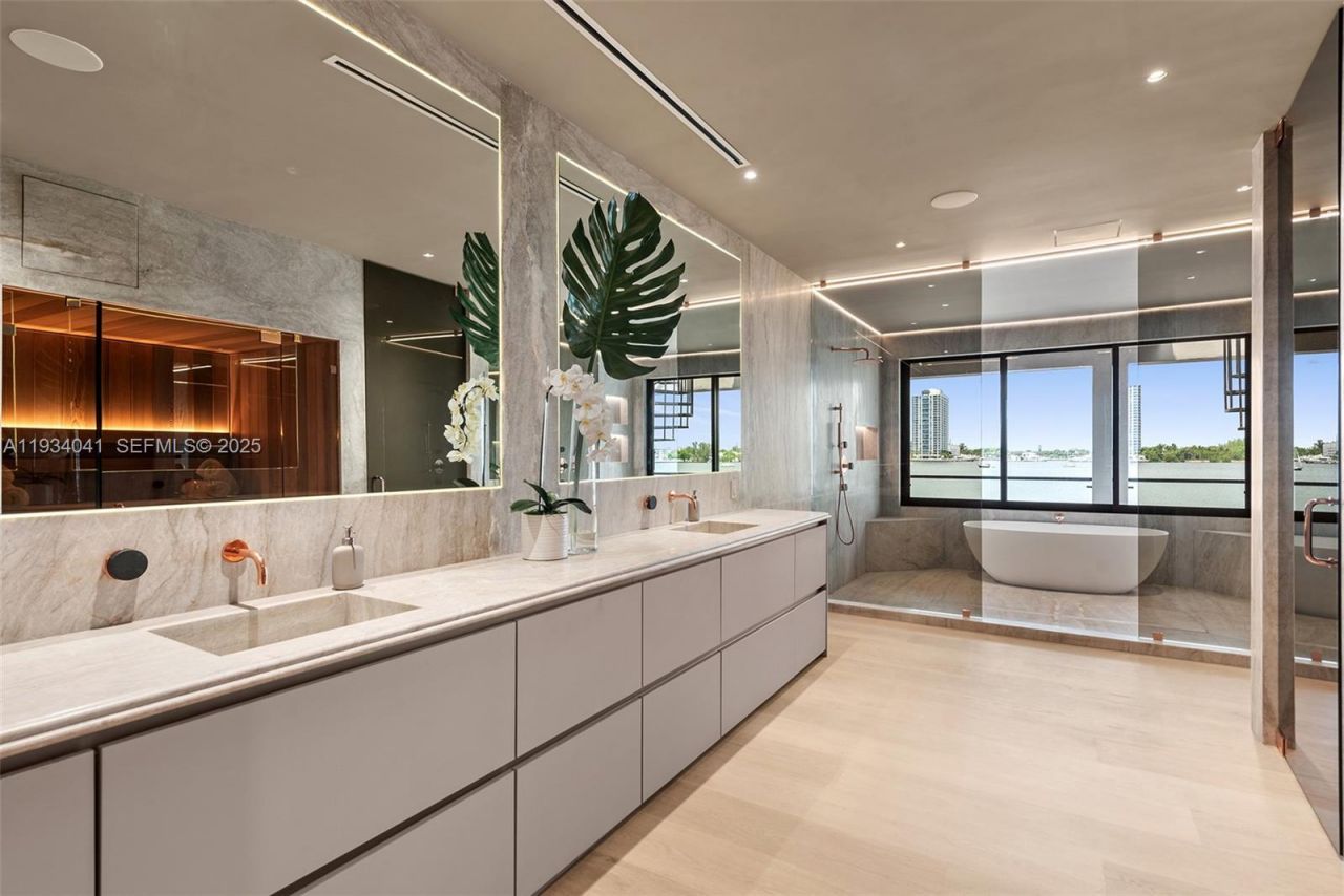 3209 NE 169th St, North Miami Beach, FL 33160 Photo