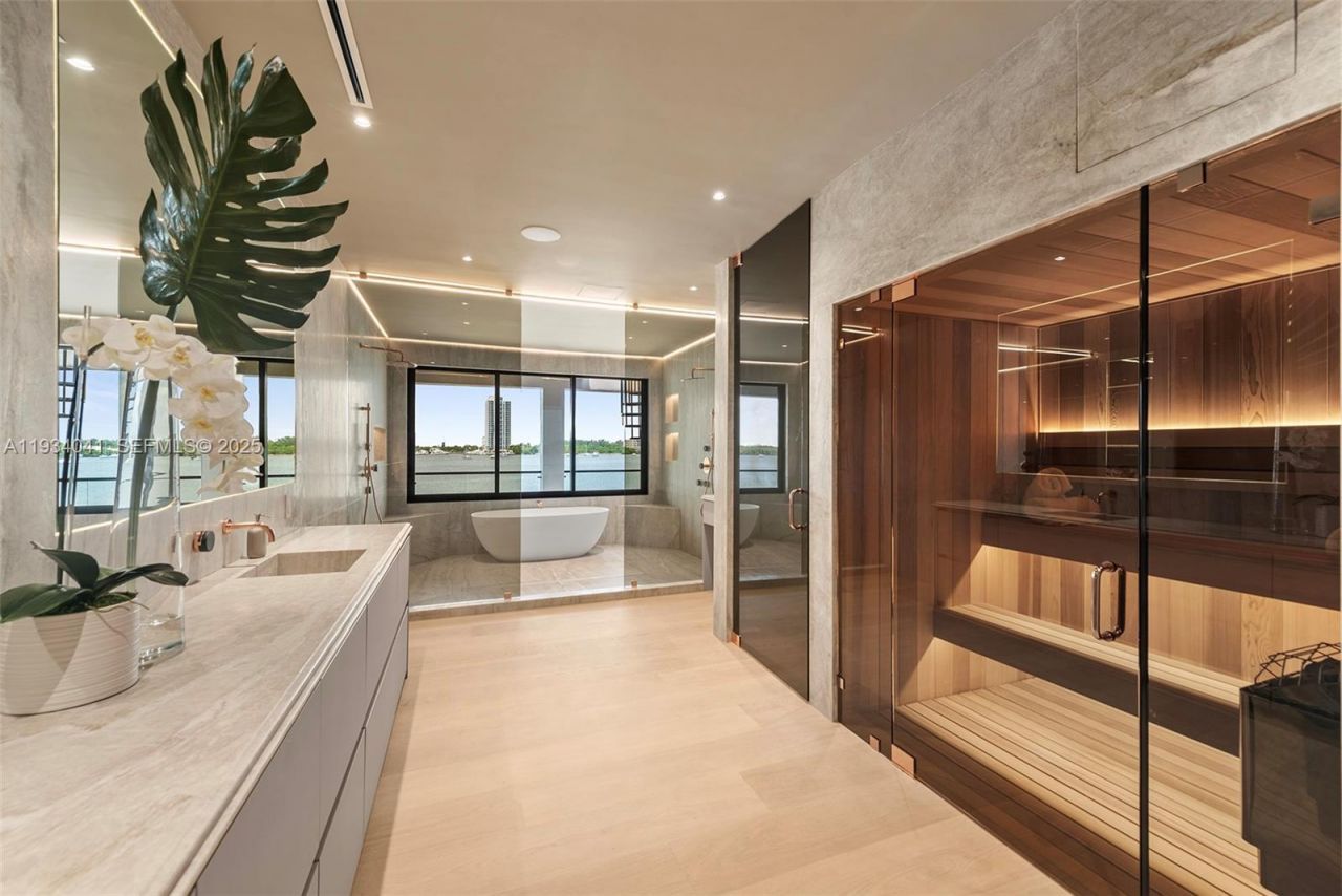 3209 NE 169th St, North Miami Beach, FL 33160 Photo